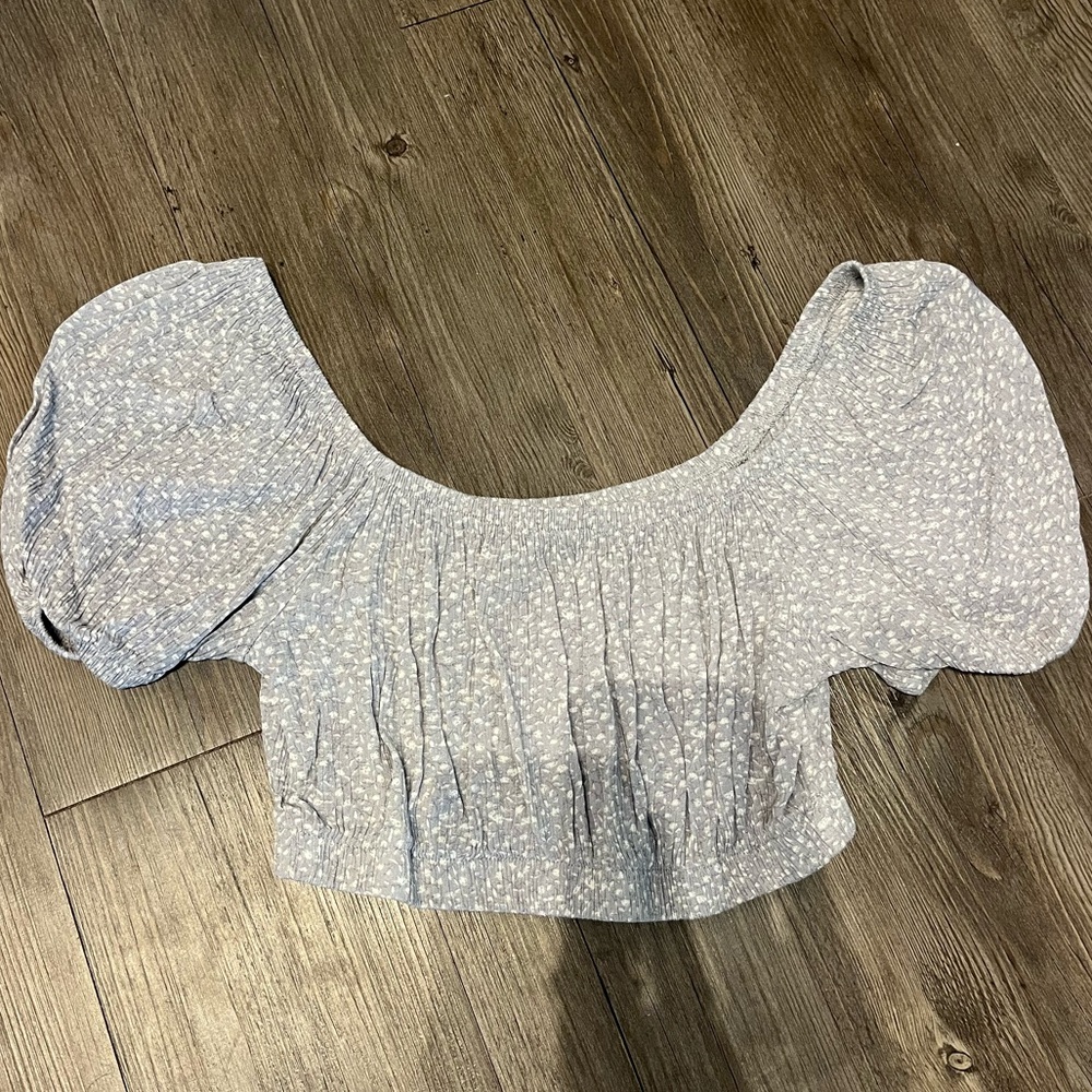 Grey puffy sleeve crop top